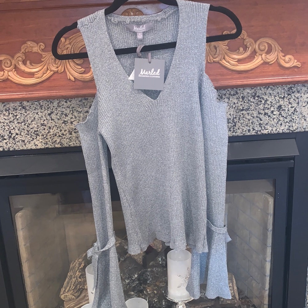 Women’s Neiman Marcus Long Sleeve Silver Top, Size M